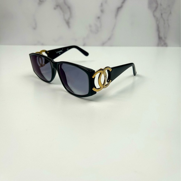 小物 CHANEL Cocomark vintage sunglasses black CHANEL Black Sunglasses Smoke Lens Coco Mark Women's From